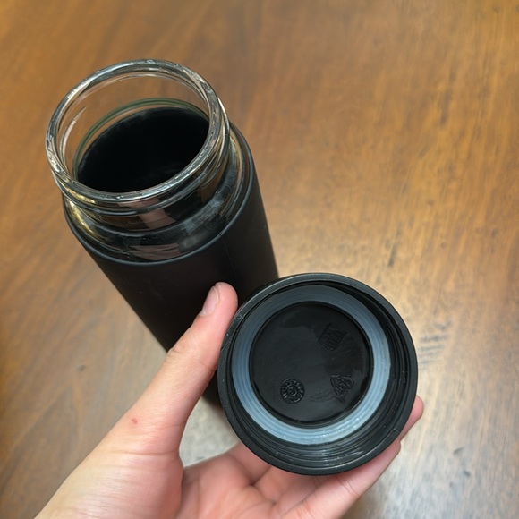 Peloton Glass Water Bottle 16 oz water bottle - Picture 10 of 11